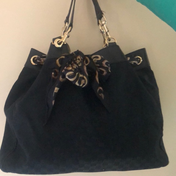 Gucci bag! Excellent condition. Nice and big! - Picture 2 of 4